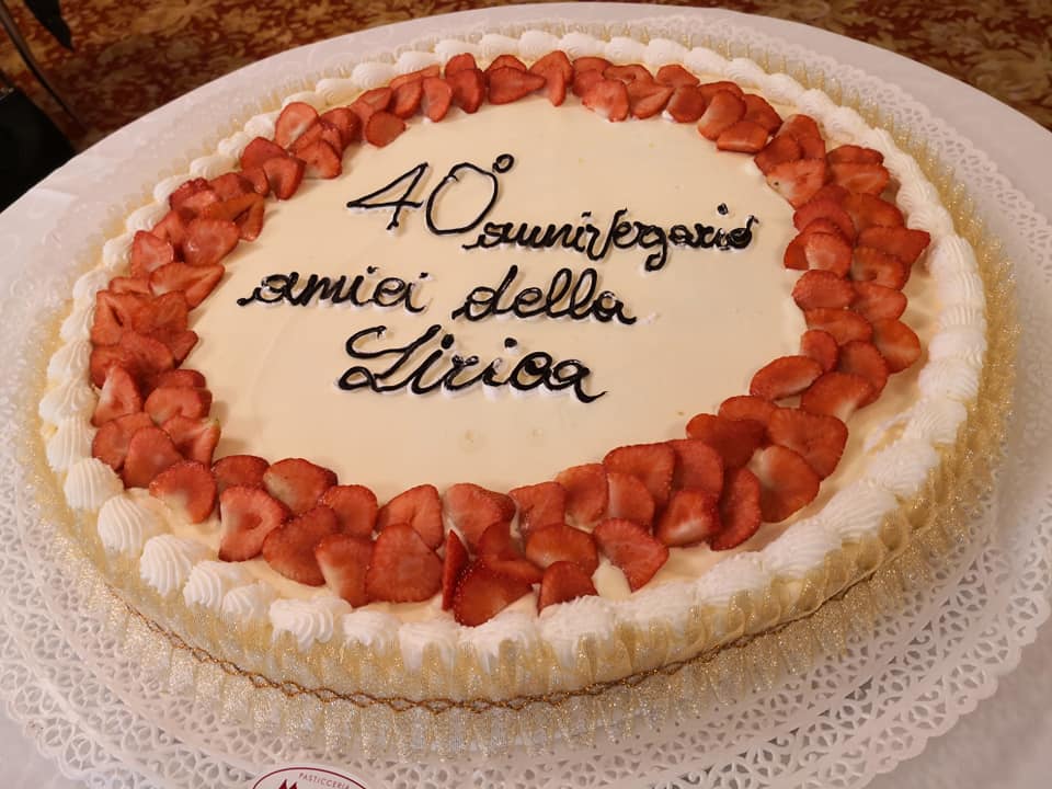 La torta per festeggiare il 40 anniversario di fondazione.